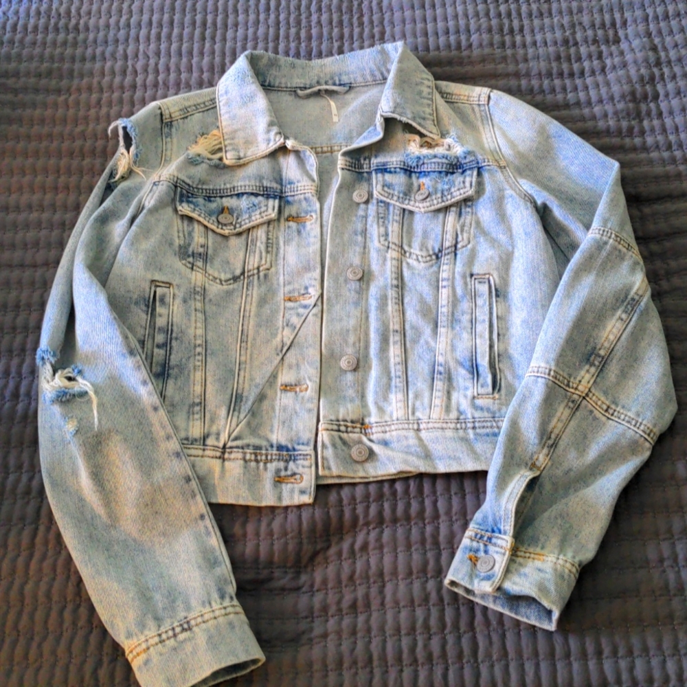 ✨Free People Distressed Acid Wash Denim Jacket